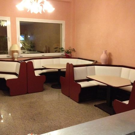 Hotel Rivamare Only Room Breakfast Червія Екстер'єр фото