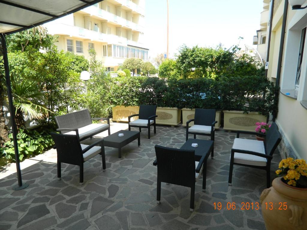 Hotel Rivamare Only Room Breakfast Червія Екстер'єр фото