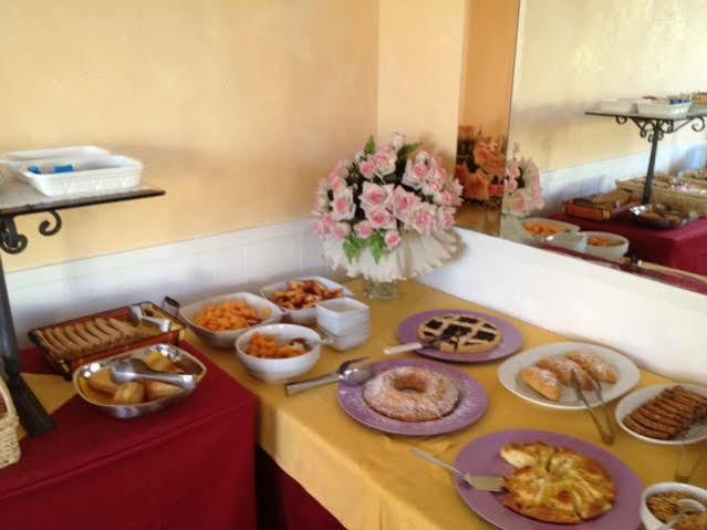 Hotel Rivamare Only Room Breakfast Червія Екстер'єр фото